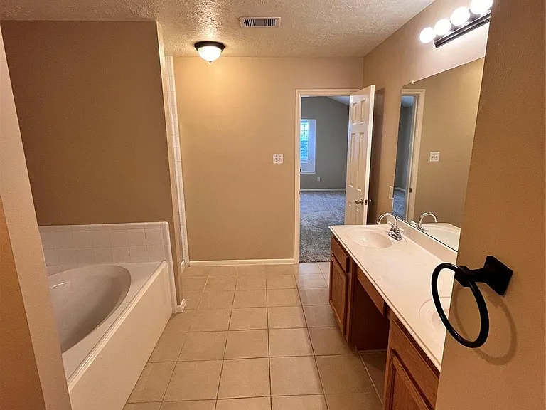 16118 Cypress Valley Dr — Photo 11