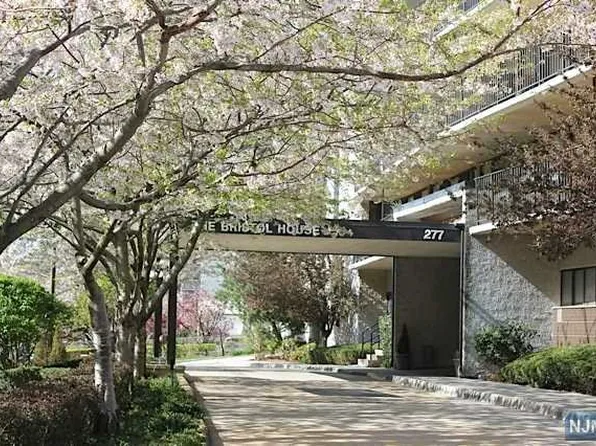 277 Prospect Ave APT 14H, Hackensack, NJ 07601
