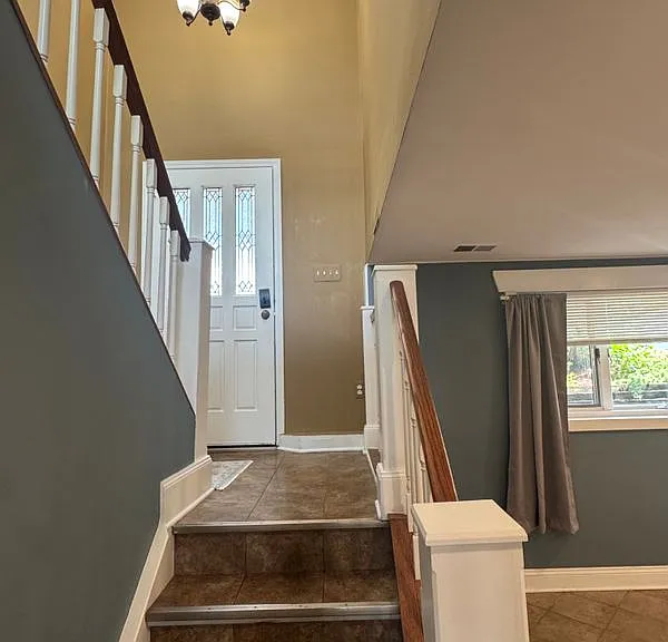 1508 Lakeview Dr — Photo 4