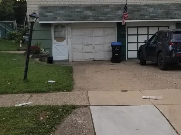 1725 N Hills Dr, Norristown, PA 19401