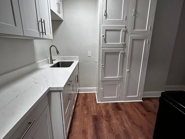 705 E Thomas St — Photo 1