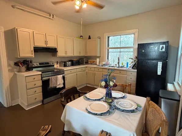20 Middleton Ave APT 1, Newport, RI 02840