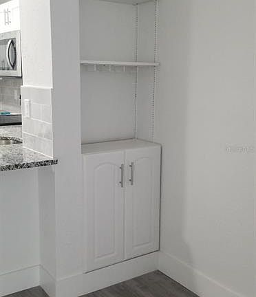 5th image of 827 Camargo Way Unit 211