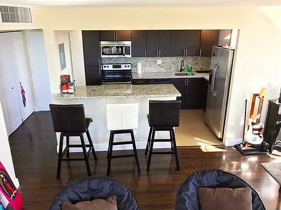4th image of 2751 Taft St APT 410