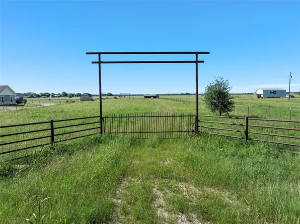 97 Grellhesl Rd, West, TX 76691