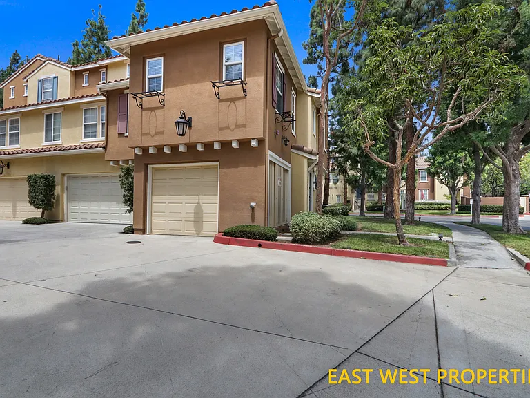 2200 Timberwood — Photo 2