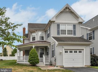 8 Brewster Dr, Ivyland, PA 18974