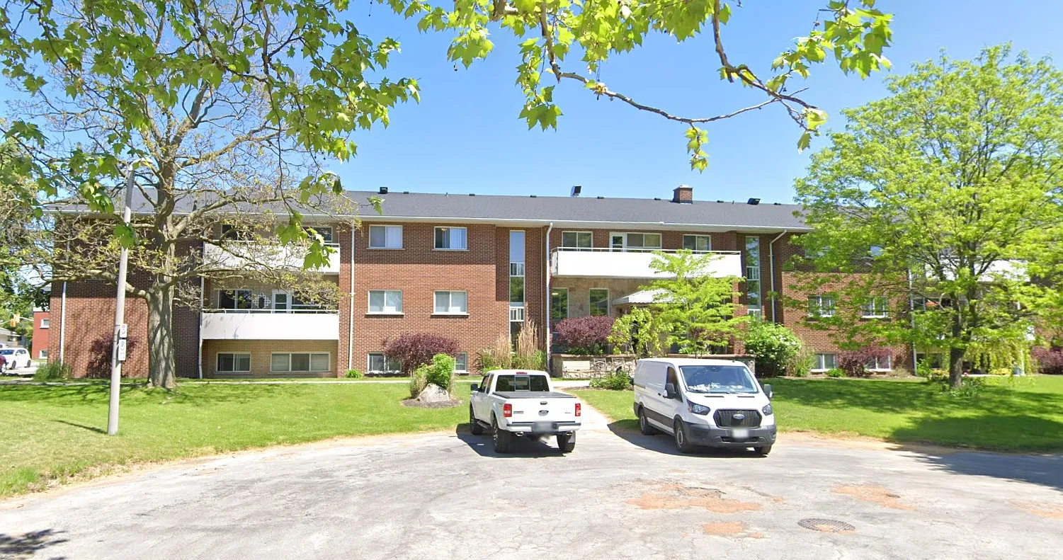 23 Dauphine Place, Welland, Ontario, L3C2T3 — Photo 1