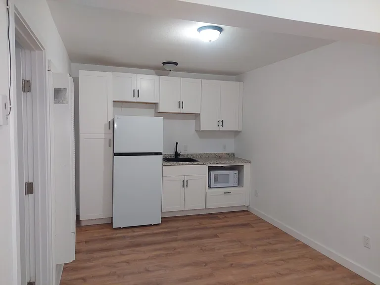 966 Modesto Ave — Photo 11