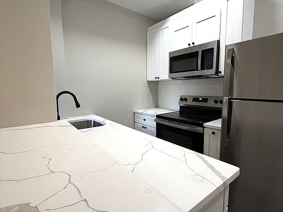 5th image of 1844 W Master St Floor 1