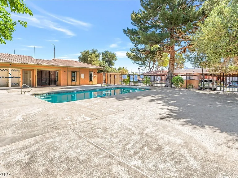 457 N Lamb Blvd #B — Photo 16