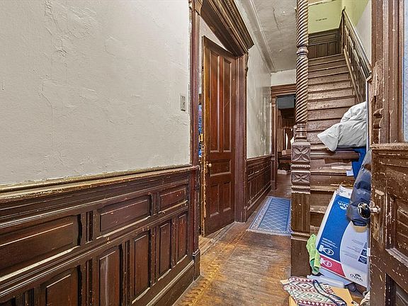 4th image of 394 Bainbridge St