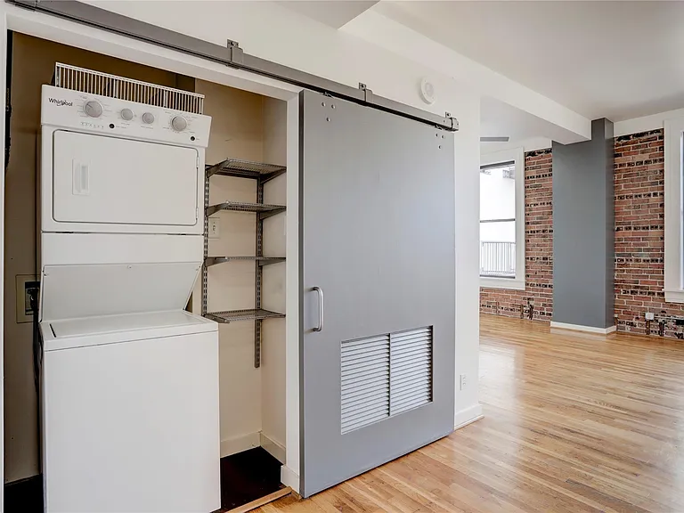 915 Franklin St #4M — Photo 8