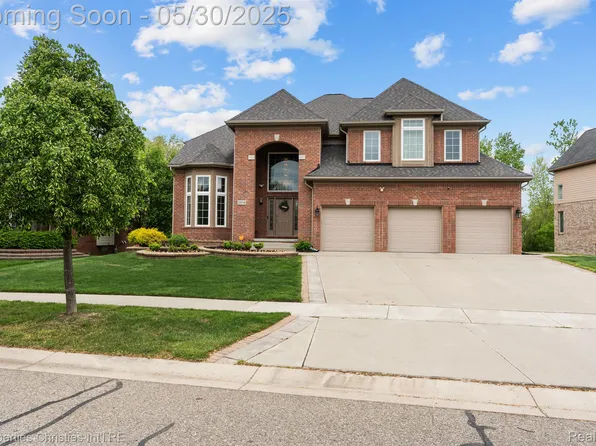 24516 Cavendish Ave E, Novi, MI 48375
