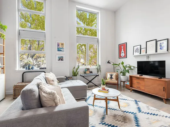 136 Powers St APT 2E, Brooklyn, NY 11211