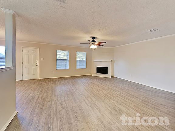 3rd image of 647 Bluechalk Dr