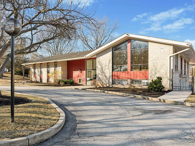 2402 Pond View Dr — Photo 22