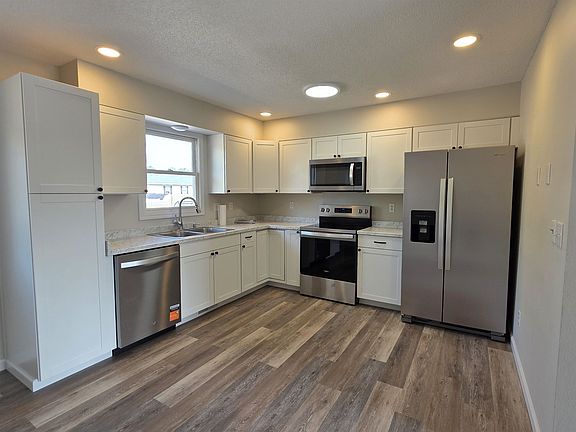 5th image of 815 S 32nd St