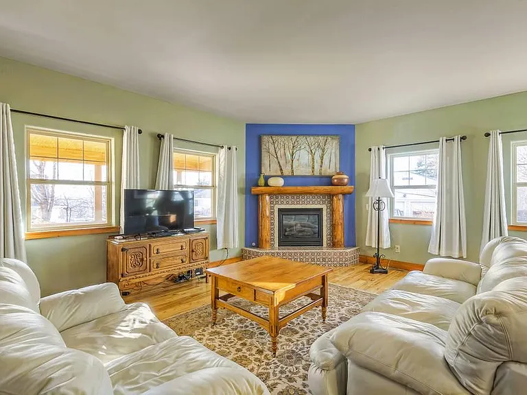 1822 Jefferson Ave — Photo 2