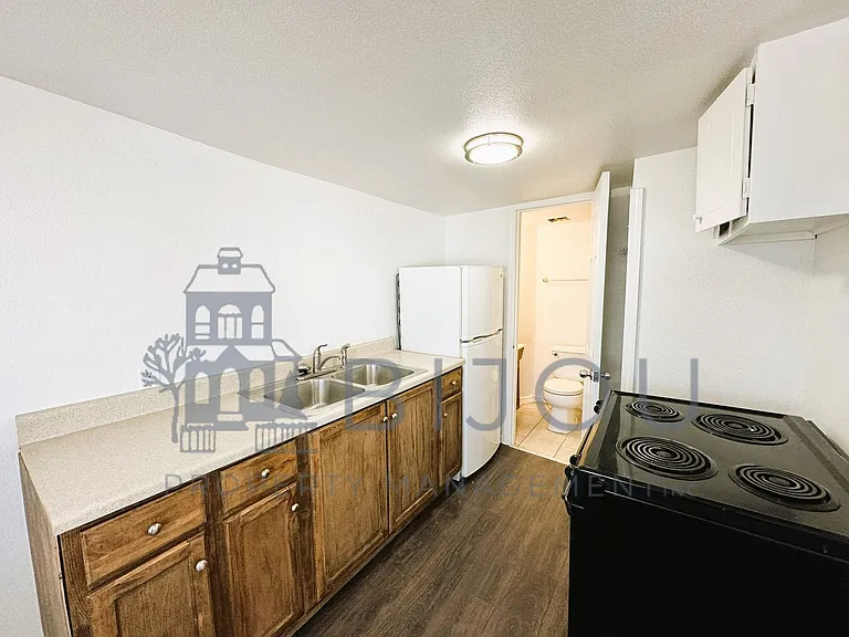 Downtown Rooms — Photo 16