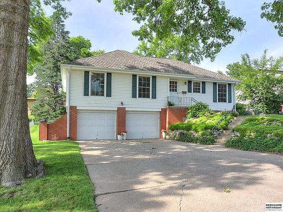 2nd image of 9734 Erskine St