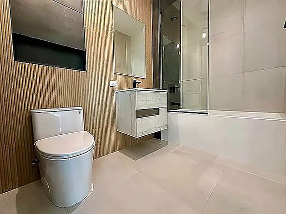 5th image of 146 Frost St APT 3