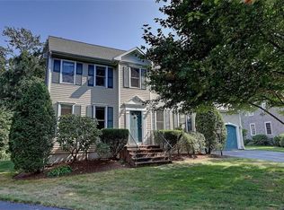 14 Woodhaven Rd, Barrington, RI 02806