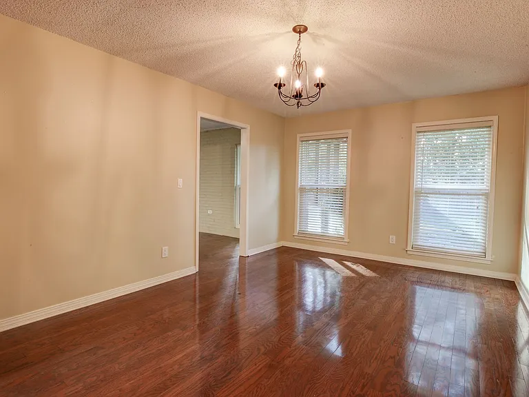 505 Evergreen St — Photo 5