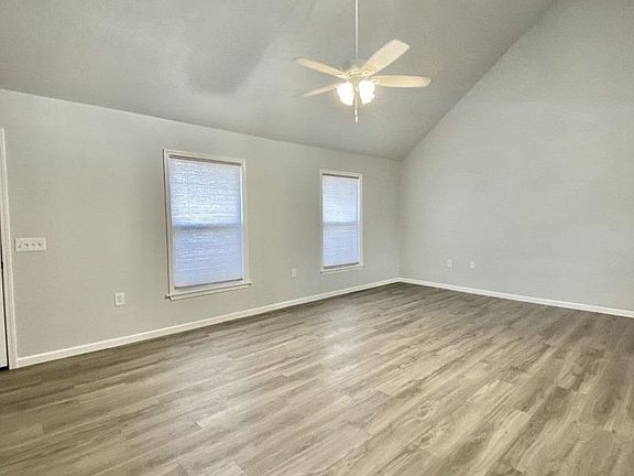 3rd image of 230 Lanier Dr #271