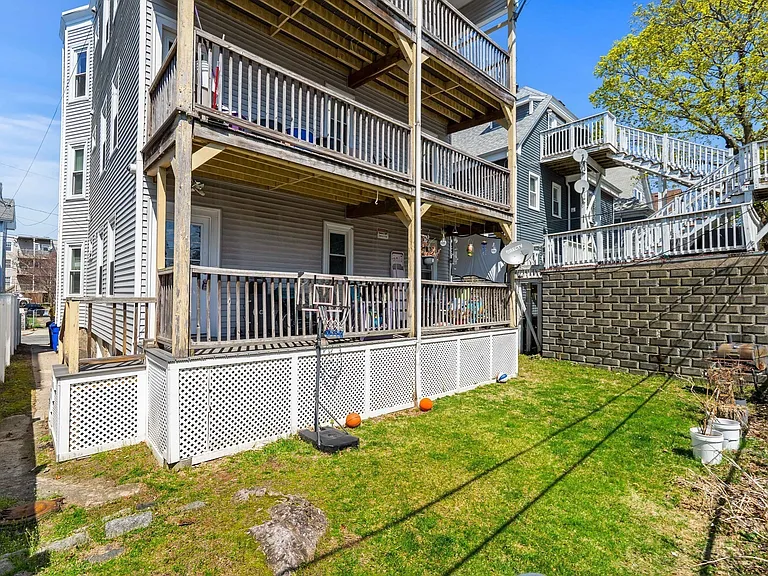 51 King St #3 — Photo 16
