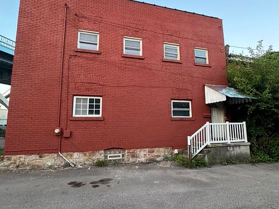 2nd image of 427 Oak Aly