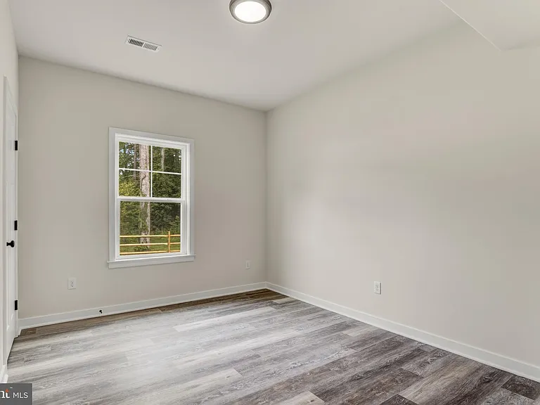 19 Carol St — Photo 31