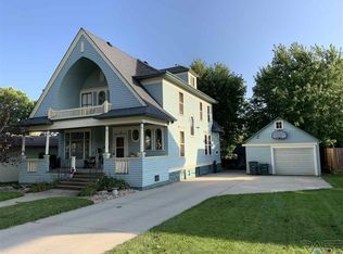 323 W Main St, Luverne, MN 56156