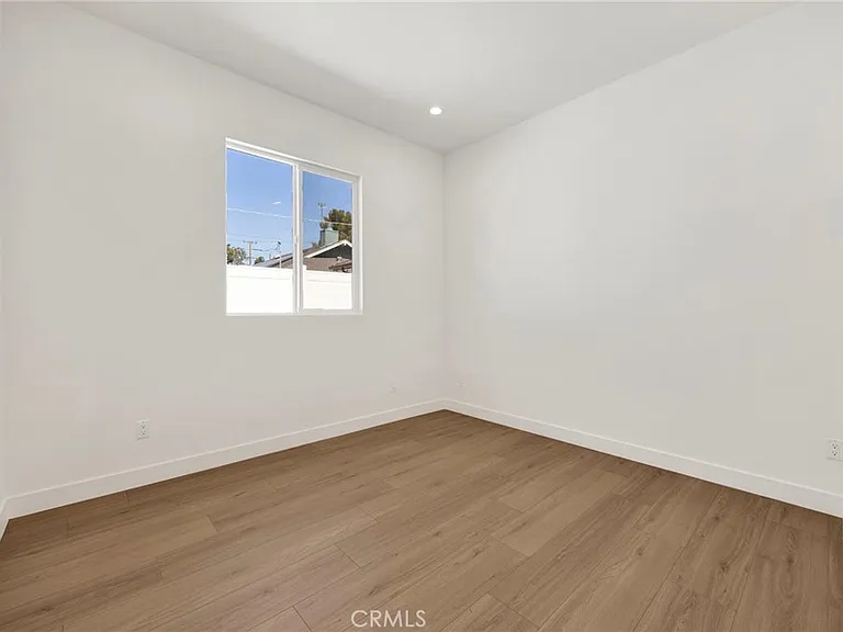 22538 Roscoe Blvd — Photo 11