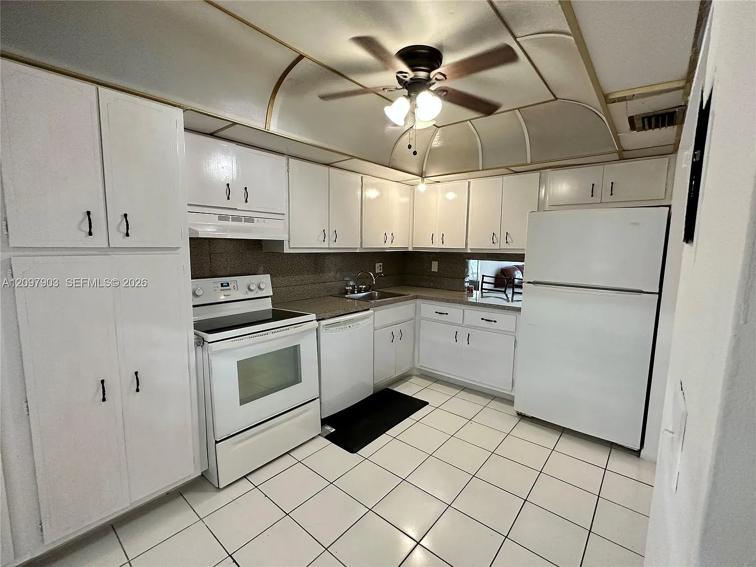 Lauderdale Oaks Condo Xi — Photo 2