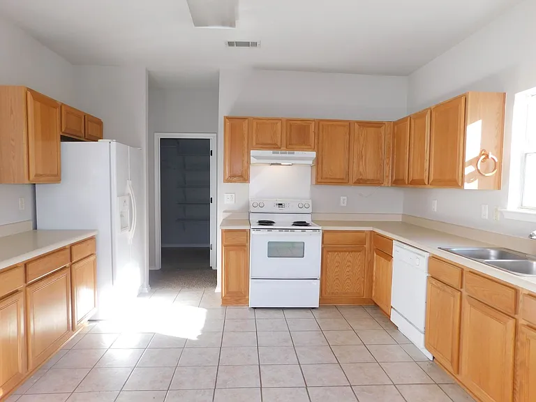 9231 Foxgrove Way — Photo 5