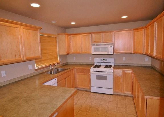 2nd image of 13527 25th Ave W