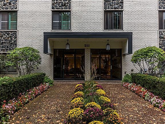 2nd image of 211 Elgin Ave APT 5E