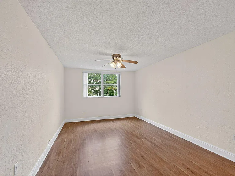 8353 Lake Dr #204 — Photo 10