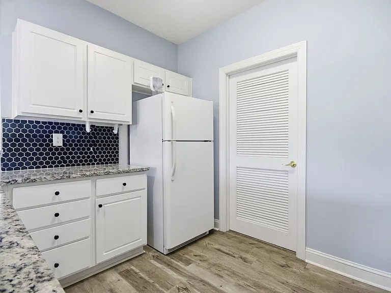 6000 Windsor Green Way #201 — Photo 2