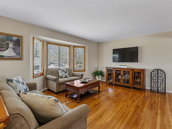 3rd image of 15 Purdy Ave
