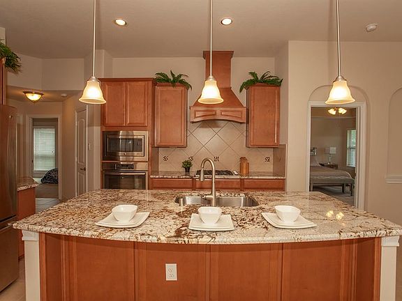 2nd image of 43 E Wading Pond Cir