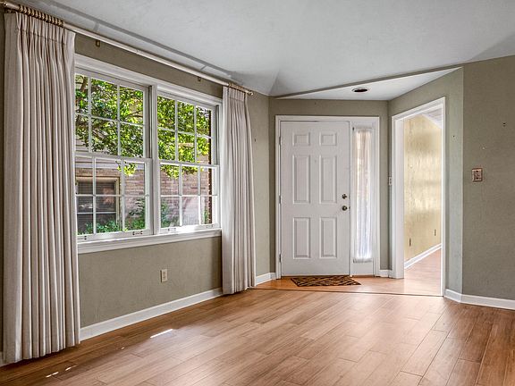 3rd image of 346 Remington Run Ct