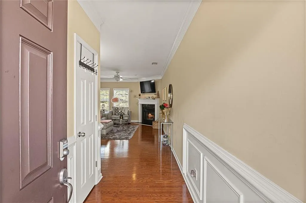 3 bed, 2.5 bath, 1446 sqft, $2,500 — Photo 4