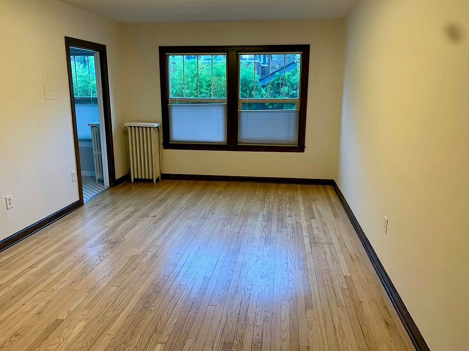 1st image of 956 10th Ave E #203