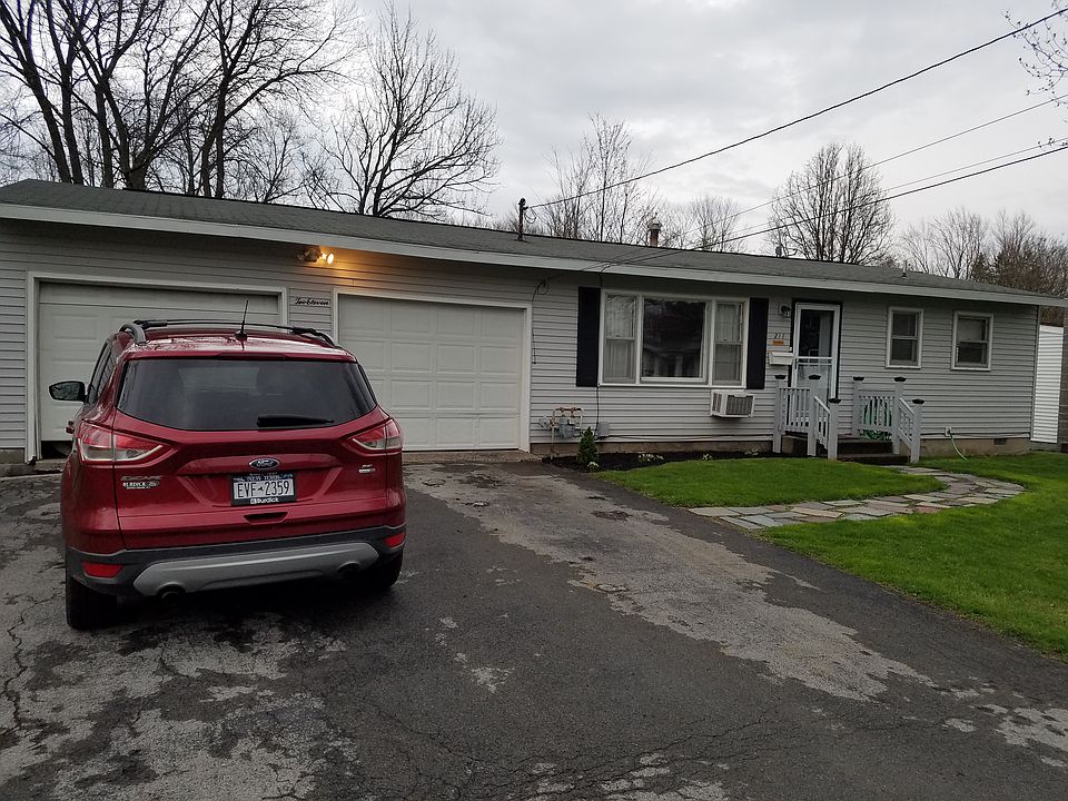 1st image of 211 Esther St
