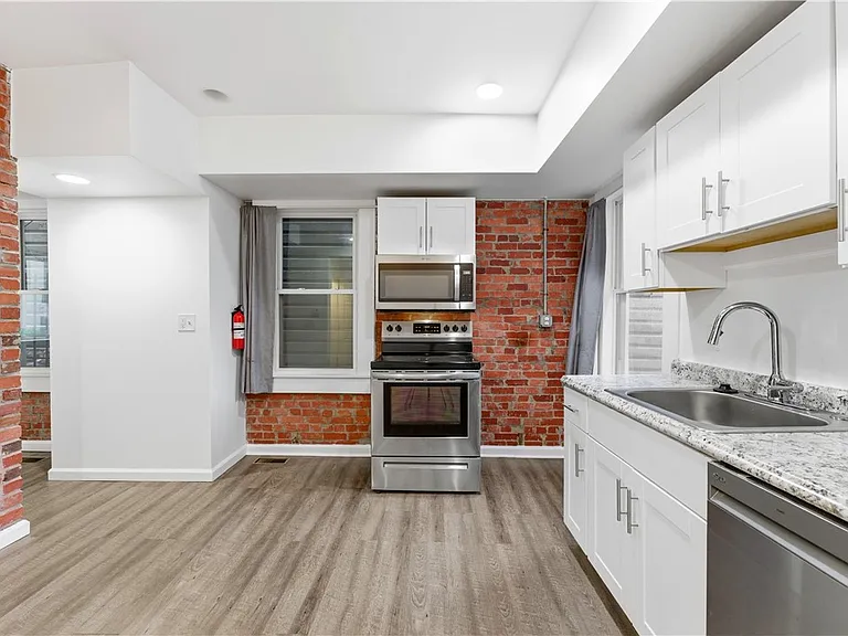 117 E Jefferson St #1 — Photo 8