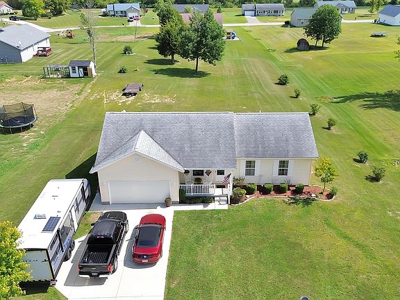 2nd image of 529 Climer Ln