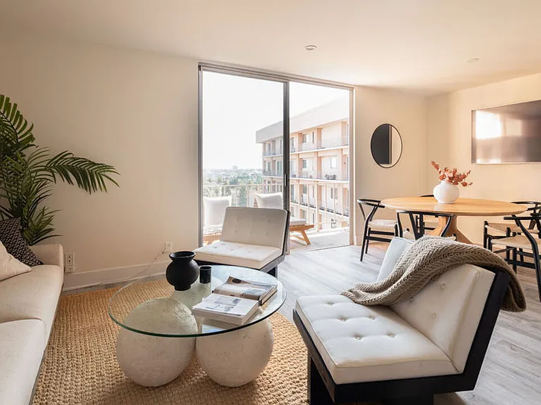 100 S Doheny Dr #1011 — Photo 3