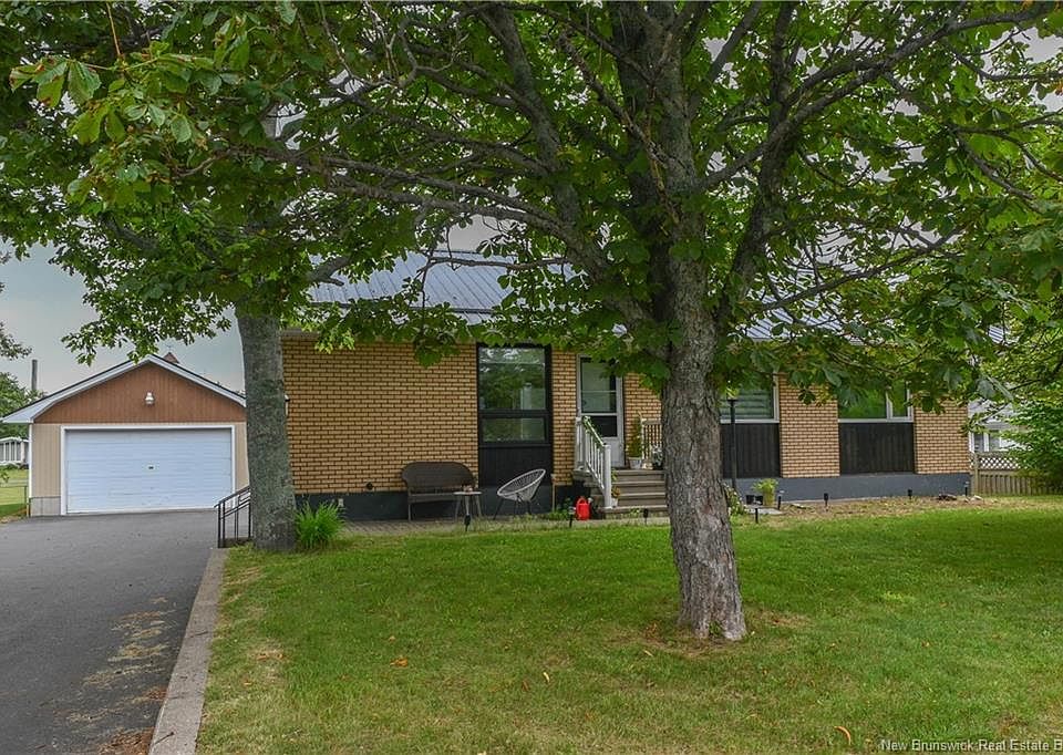 1st image of 163 Des Peupliers St
